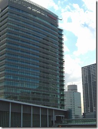 人員削減を強行中の日産本社ビル