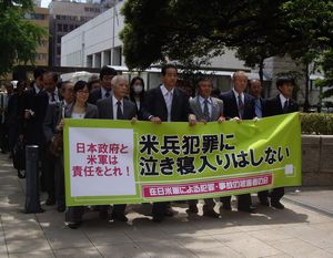 ぜったいに泣き寝入りはしない、と入廷